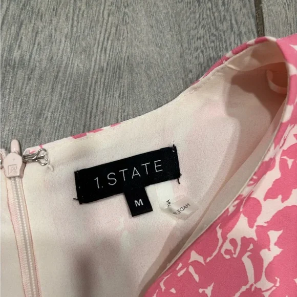 1. State Tiered Bubble Sleeve Dress in Pink & White with Pockets Size Medium - Picture 6 of 12